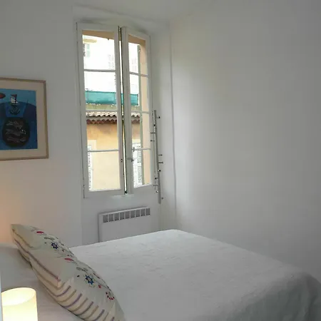 Two Bed In The Heart Of Old Town Easy Walking Distance From The Palais And Beaches 785 Apartment