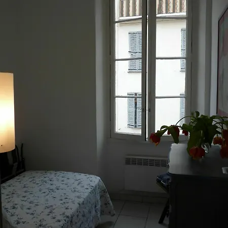 Two Bed In The Heart Of Old Town Easy Walking Distance From The Palais And Beaches 785 Apartamento Cannes
