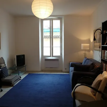 Two Bed In The Heart Of Old Town Easy Walking Distance From The Palais And Beaches 785 Appartement *