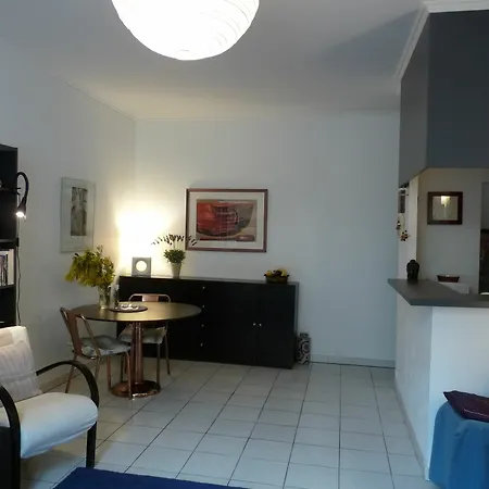 Two Bed In The Heart Of Old Town Easy Walking Distance From The Palais And Beaches 785