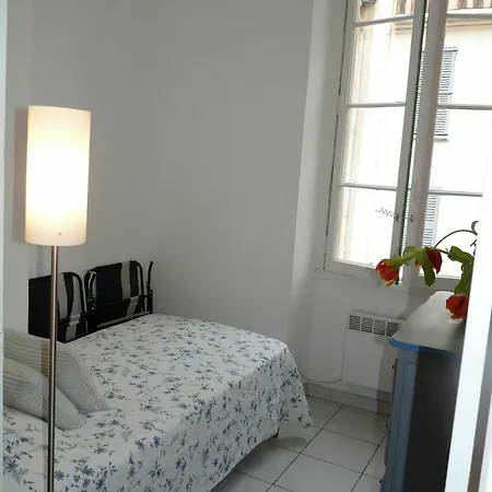 Two Bed In The Heart Of Old Town Easy Walking Distance From The Palais And Beaches 785 *